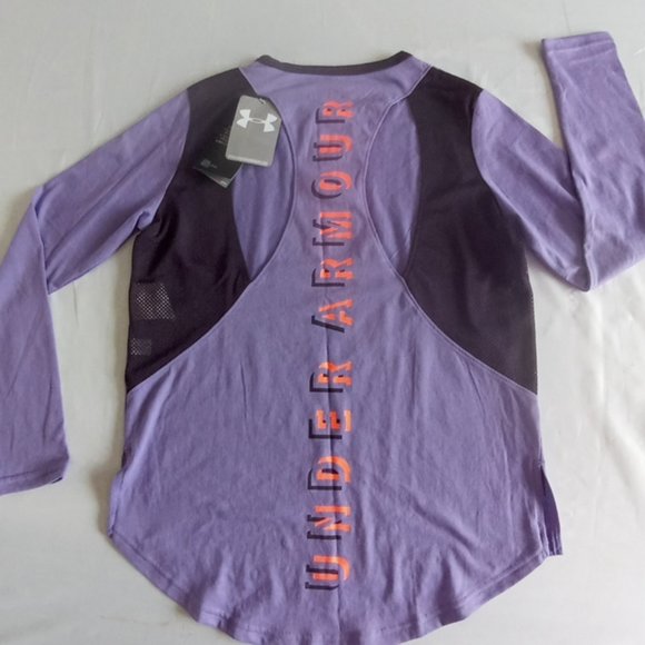 Under Armour loose heat gear Athletic top Size medium - Picture 4 of 6